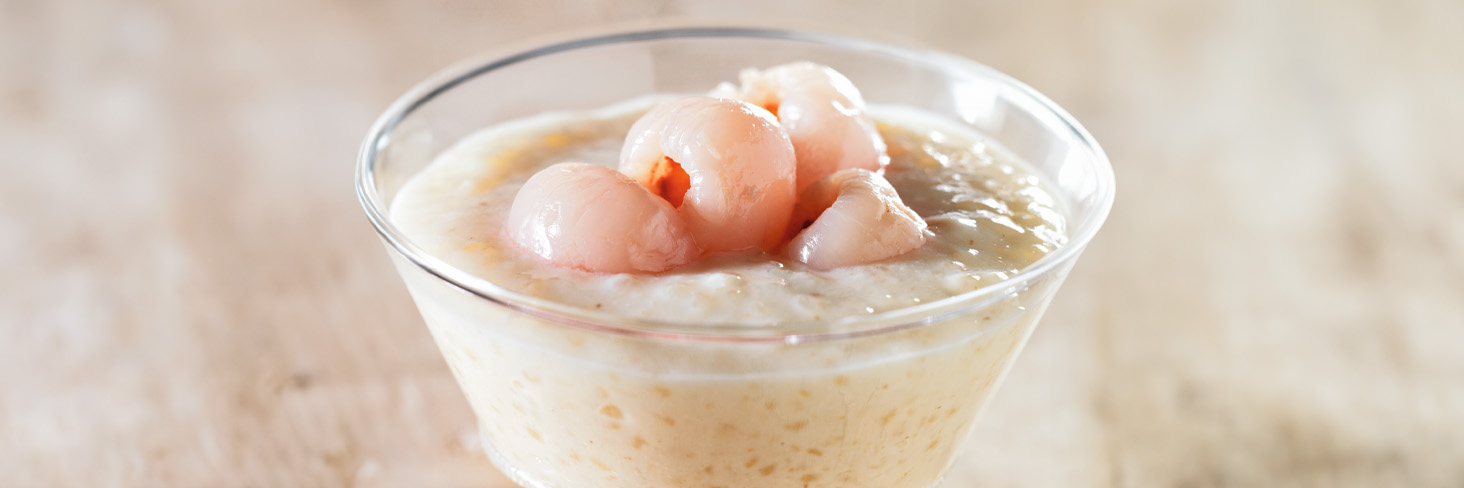 Muhalbiyat al-sagoo (Sago and Lychee Pudding) 