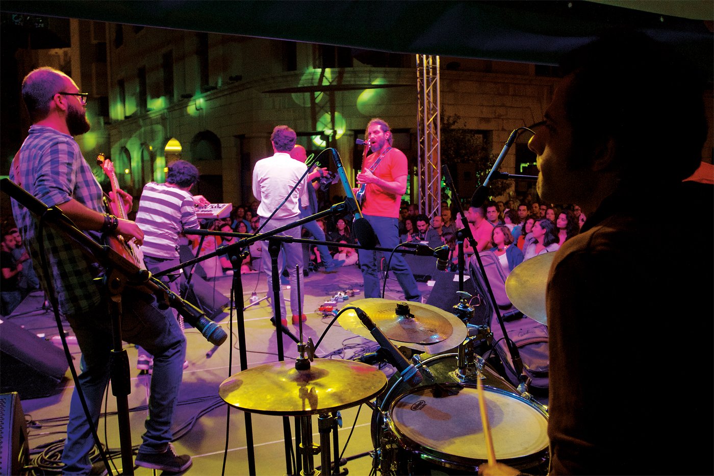 <p>Jamming, collaborating and mixing it up Beirut-style, Raed El-Khazen, center in red shirt on guitar, producer of Hello Psychaleppo and Mashrou&rsquo; Leila, is backed by Tanjaret Daghet&#39;s Omran at far left and drummer Shukri while Khuluki plays keyboards. All joined Walid Sadek (white shirt) on trumpet at the Beirut Jazz Festival on May 1.</p>
