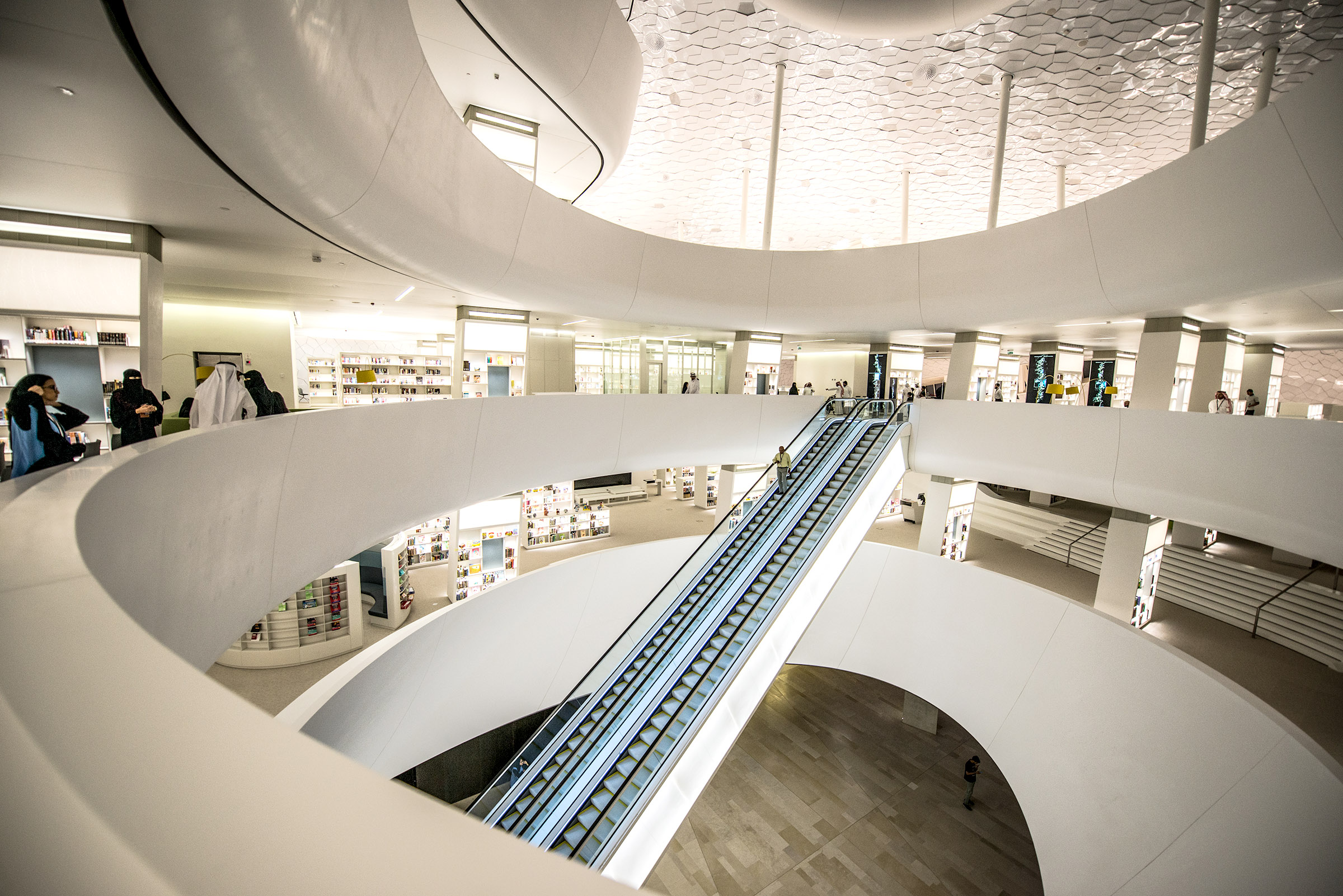 Ithra, Saudi Arabia - Rising from the plaza level, the escalator at the center of Ithra takes visitors to the library, the original impulse for the complex. On the library’s shelves are more than 200,000 books in both Arabic and English. Around them are spaces for reading, study,
research and collaboration over latte from the café.