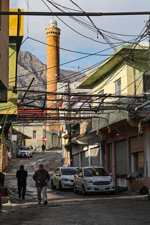 Amid power lines and newer buildings, Amedi’s landmark minaret stands 31 meters tall. It was erected in the 16th century during the Bahdinan Emirate.