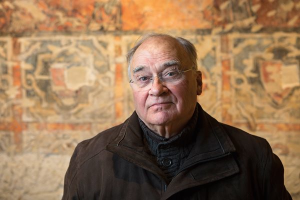 Valdo Pellegrin, who delved deeply into the city&rsquo;s history in his 2017 book, <i>Montpellier, Scholars and Discoveries</i>, poses before a 13th-century fresco in Hôtel de Gayon, a mansion on rue Draperie Rouge.