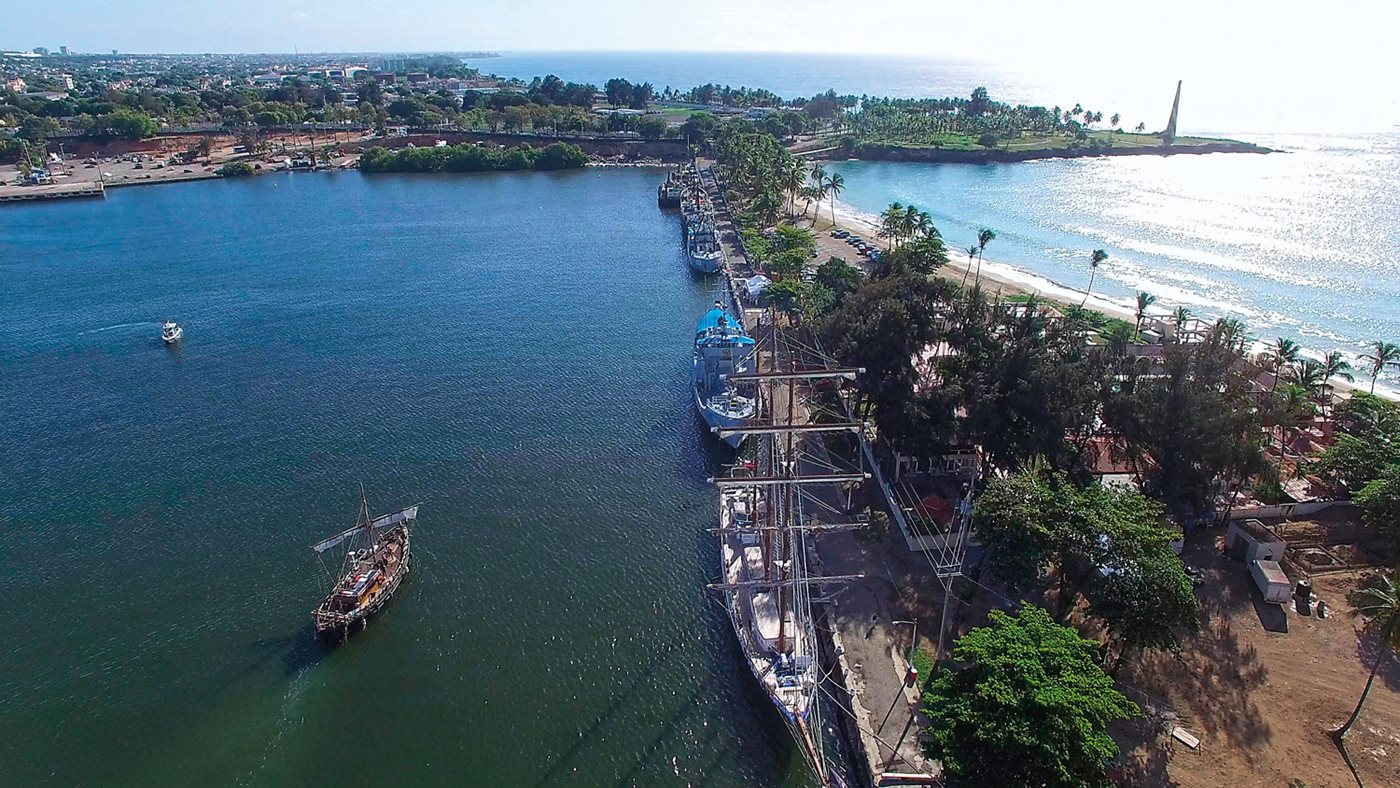 On December 31 Phoenicia arrived in Santo Domingo, Dominican Republic, where the crew was congratulated by the Dominican Republic Naval Club and the Lebanese-Syrio-Palestino Club. On February 4 the boat tied up at Fort Lauderdale, Florida, where it awaits installation as a museum exhibit.