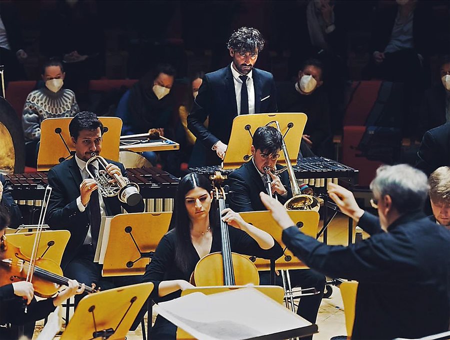 Syria-born percussionist Elias Aboud completed his musical education at Berlin’s Barenboim-Said Akademie in 2013. In December he performed with the Boulez Ensemble at the city’s Pierre Boulez Hall. Independently, Aboud and three fellow Syrian musicians formed the Ramal Ensemble whose polyrhythmic sound features both Arab and Eurocentric styles. “My hope is that my music would move you not because you are Arab but because you are a listener,” says Aboud.