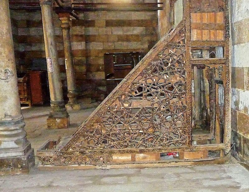 In 2008 the minbar of the Madrasa of Ganim al-Bahlawan was stripped by thieves. 