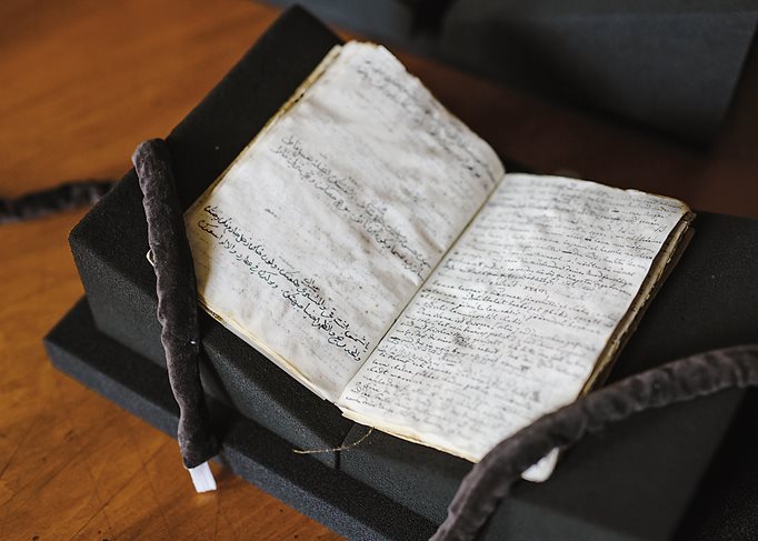 One of Seetzen’s notebooks in which he recorded proverbs, phrases and songs in Arabic on the left and his German translations, as well as travel notes, on the right.