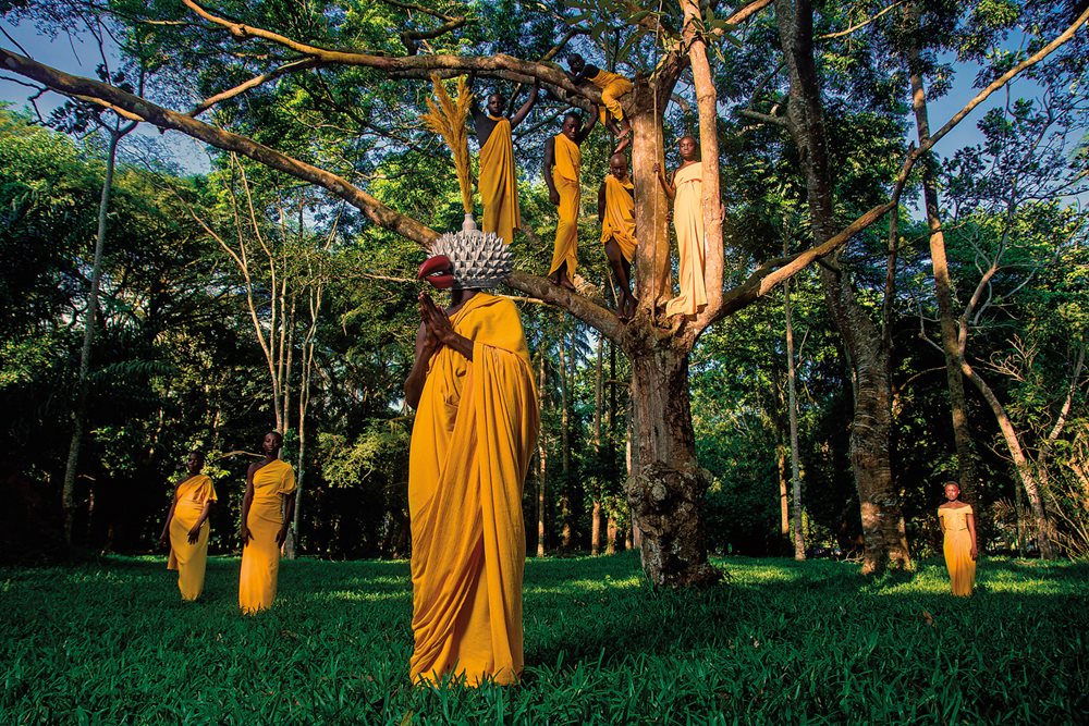 Photographer Nuits Balnéaires’ “The Power of Alliances” tells a story rooted in tradition, culture and imagination from the Republic of Côte d’Ivoire. The project received support from The West Africa Visual Journalism Fellowship, a World Press Photo Foundation education program that partners with others to support emerging talent and offer connections to the international community.