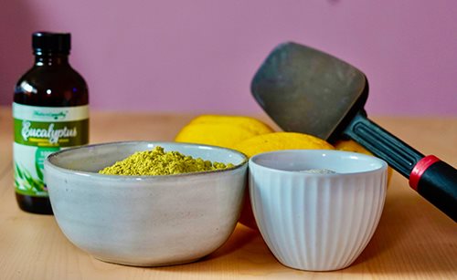 Creating a smooth and effective henna paste requires mixing the basic ingredients of natural henna powder with lemon juice, sugar and essential oils to ensure a darker stain. 