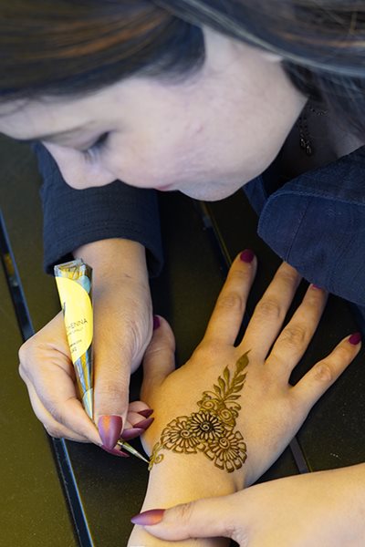 For Los Angeles-based henna artist Niru, applying henna for friends nearly 10 years ago helped her earn her first income as an immigrant to the US. 